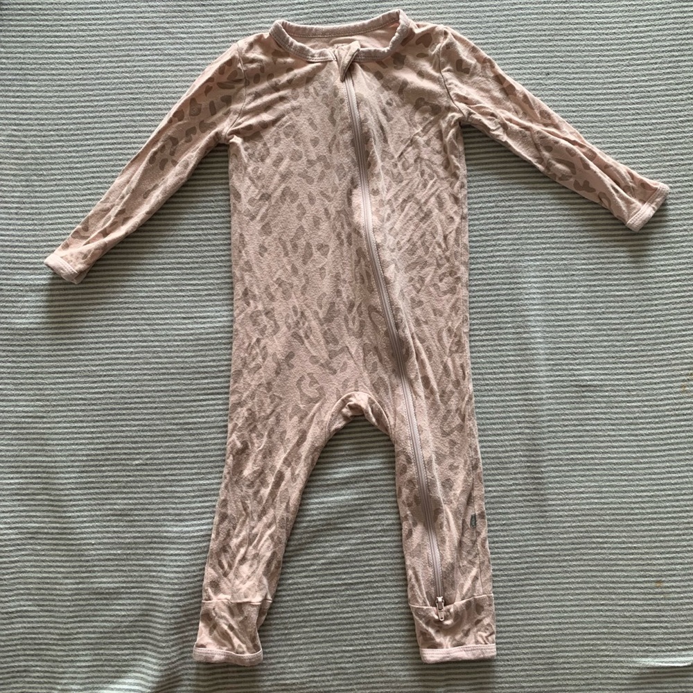 Kyte Baby Zippered Romper Big Leopard Blush 18-24 months